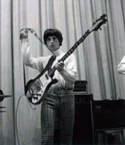 Pete Quaife y su Rickenbacker 4001S, en 1966